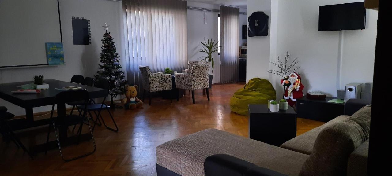 Apartman Domacinstvo La Vie Na Selu Niska Banja Exterior foto