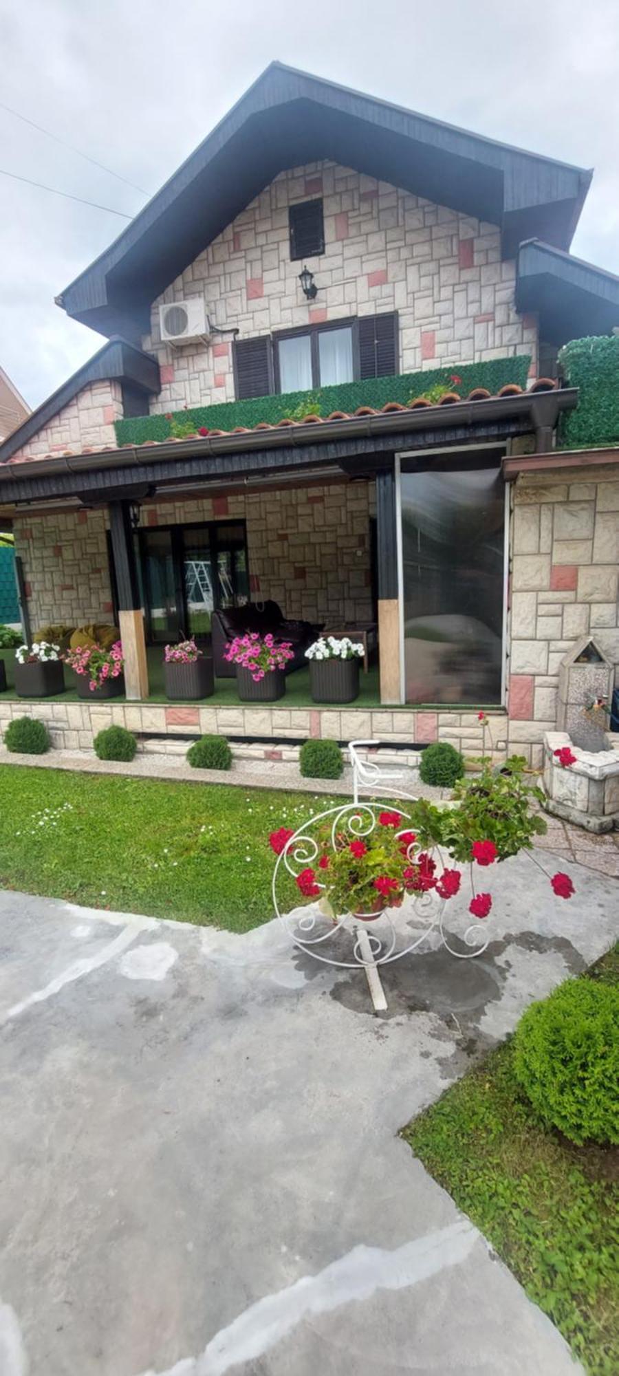 Apartman Domacinstvo La Vie Na Selu Niska Banja Exterior foto